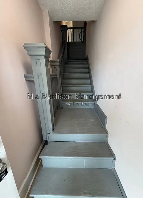 2 bed, 1.0 bath, 930 sqft, $1,450 — Photo 2