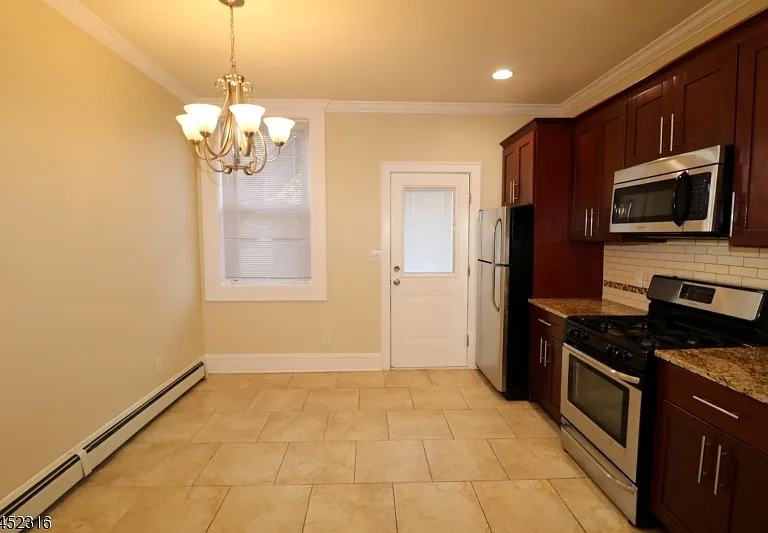 93 Nichols St #R1 — Photo 2
