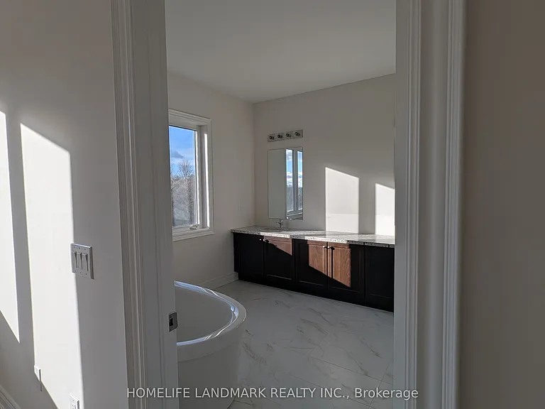 2868 Shortreed Gdns — Photo 32