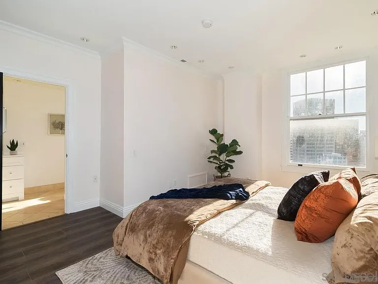 702 Ash St #1103 — Photo 16