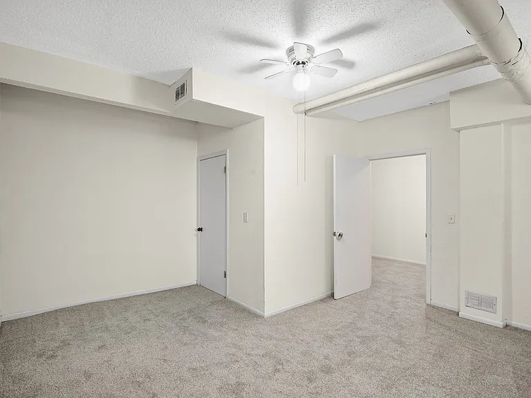 2875 Irving — Photo 26
