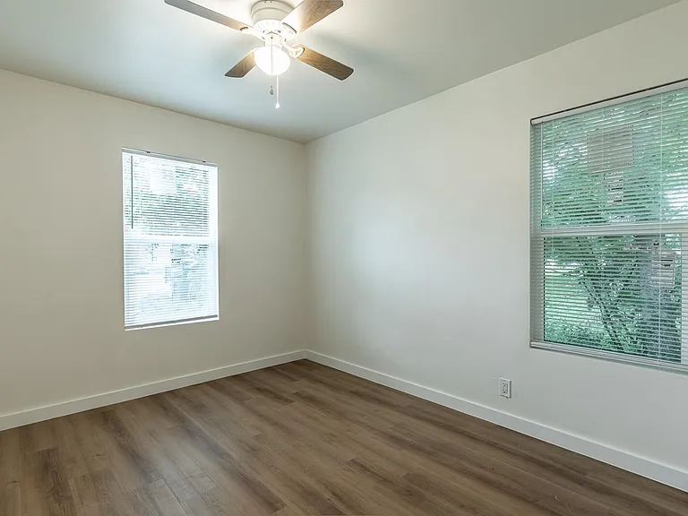 1224 Preston St — Photo 3