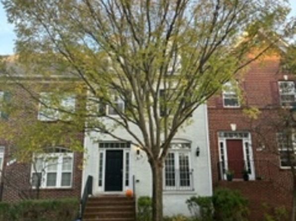614 Garden View Sq