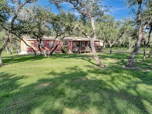 207 Goliad N, Goliad, TX 77963