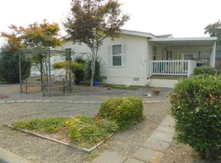 798 Roguelea Ln, Grants Pass, OR 97526