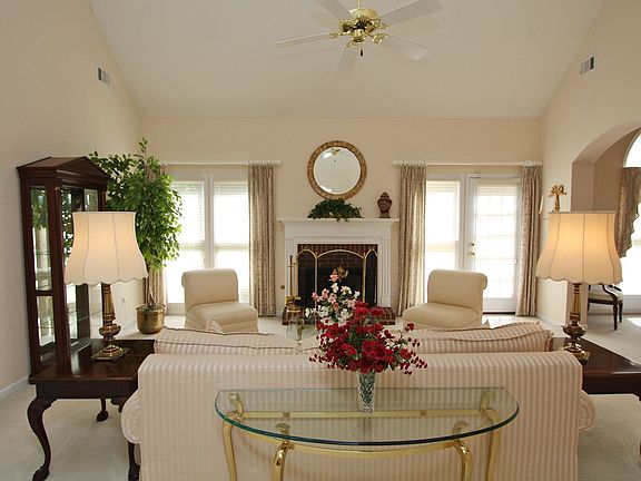 2nd image of 2014 Cambridge Dr