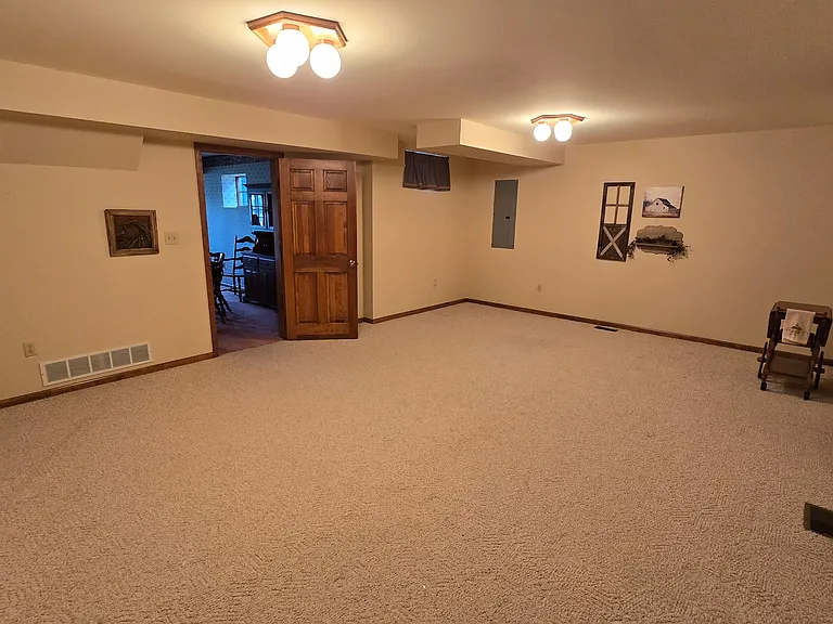 Large bonus room in basement