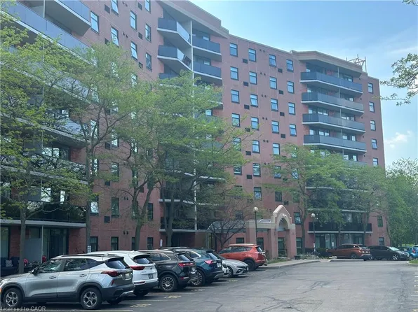 9 Bonheur Ct #808, Brantford, ON N3P 1Z5