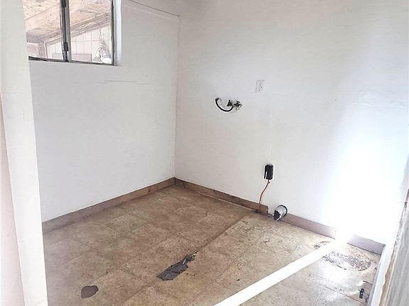 3rd image of 502 E Santa Gertrudis Ave