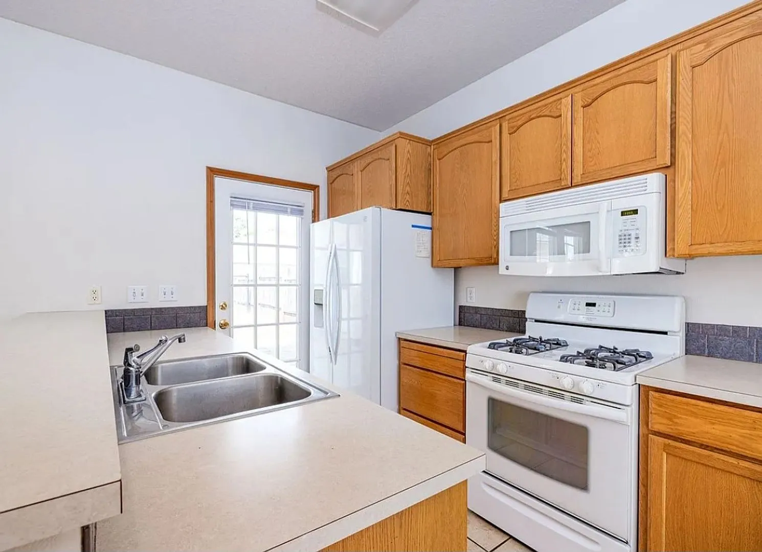 4 bedroom Home- Forest Grove. Available now — Photo 4