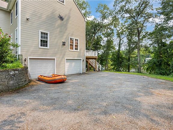4th image of 22 Breezy Knoll Rd