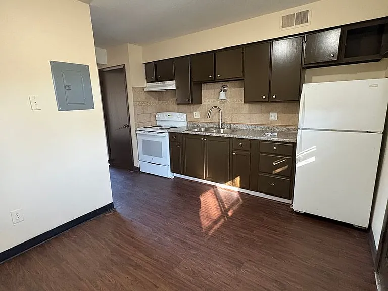 Rocklyn Court Apartments — Photo 19