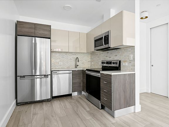 4th image of 631 E 18th St APT 4A
