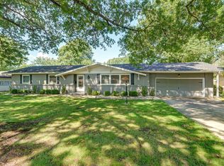 1983 S Meadowview Ave, Springfield, MO 65804