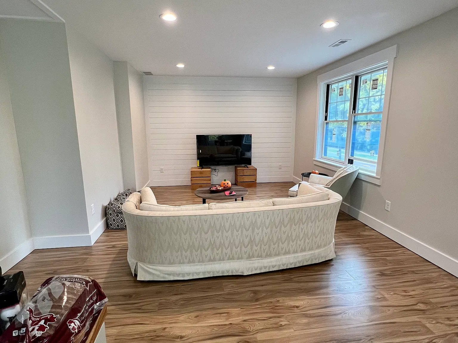 8 bed, 4500 sqft, $12,400 — Photo 3