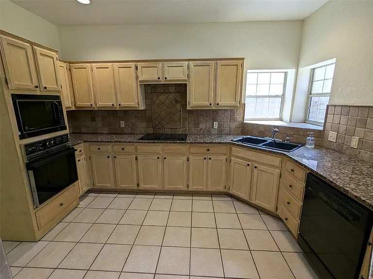 7602 Mifflin Kenedy Ter — Photo 12