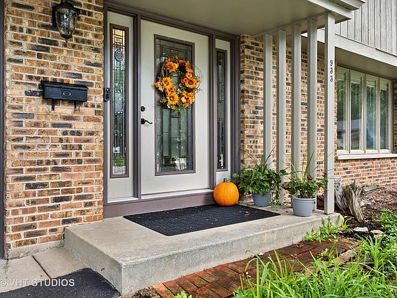 2nd image of 933 Foxwood Cir