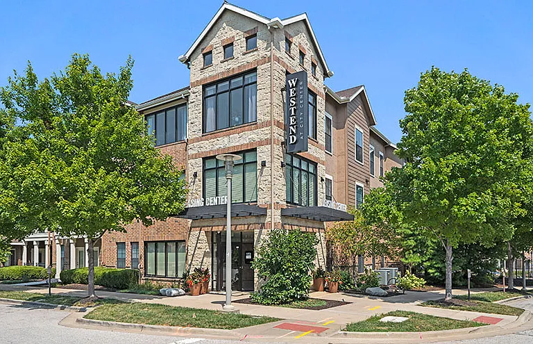 West End at City Center Apartment Homes — Photo 1