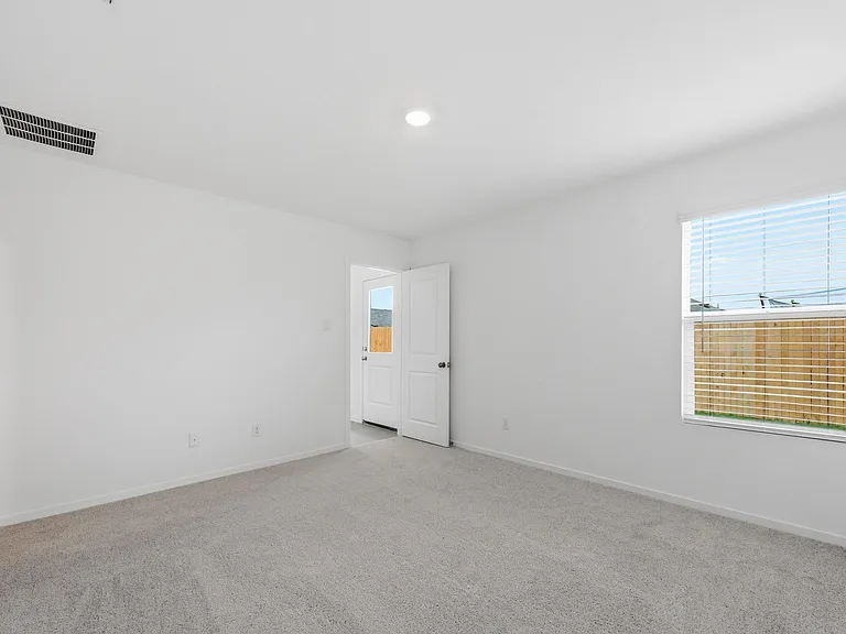 6509 Glade St — Photo 13