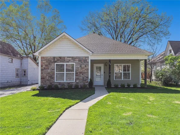 710 N Main St, Ottawa, KS 66067