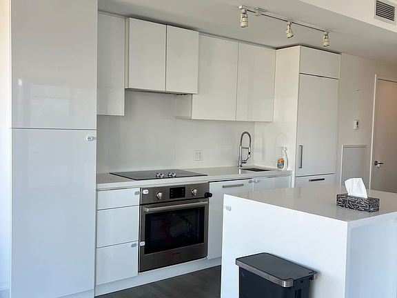 5th image of 60 Colborne St #2102