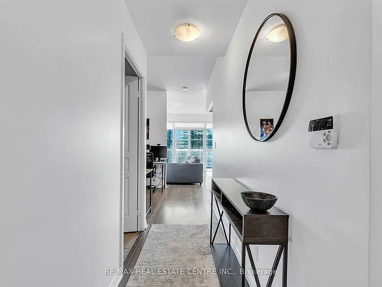 352 Front St W #1413 — Photo 8