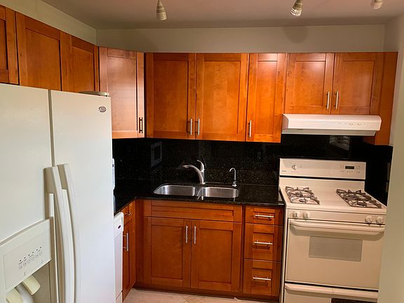 3rd image of 13000 SW 92nd Ave APT B409