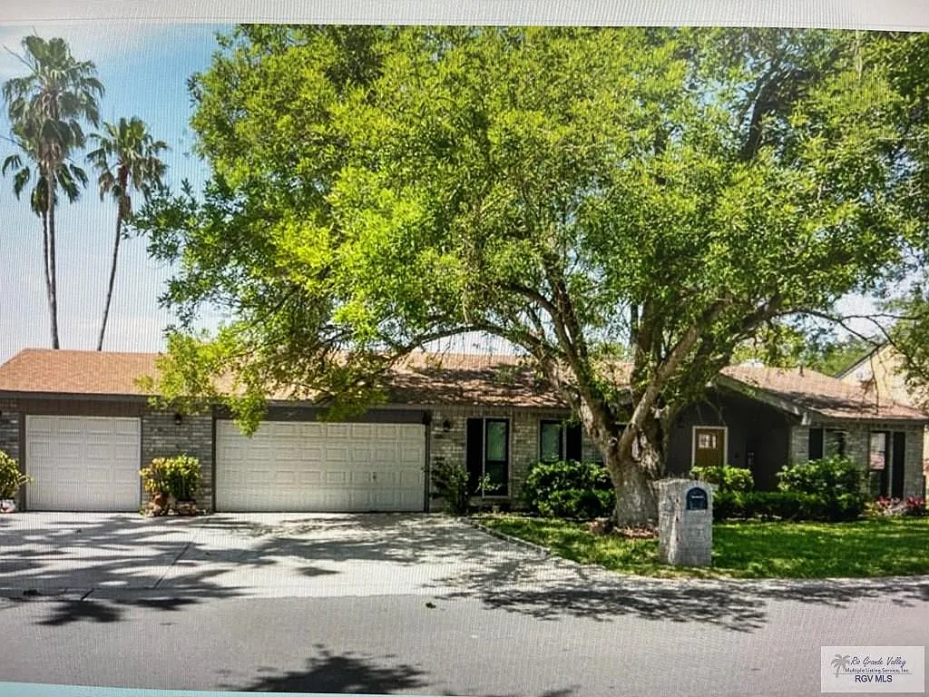 3 bed, 2.0 bath, 1900 sqft, $2,300 — Photo 4
