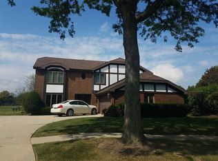 1606 E Burning Tree Ct, Arlington Heights, IL 60004