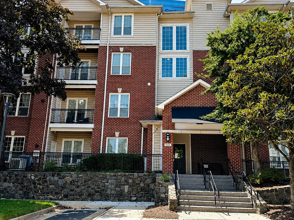 1521 Spring Gate Dr #10311