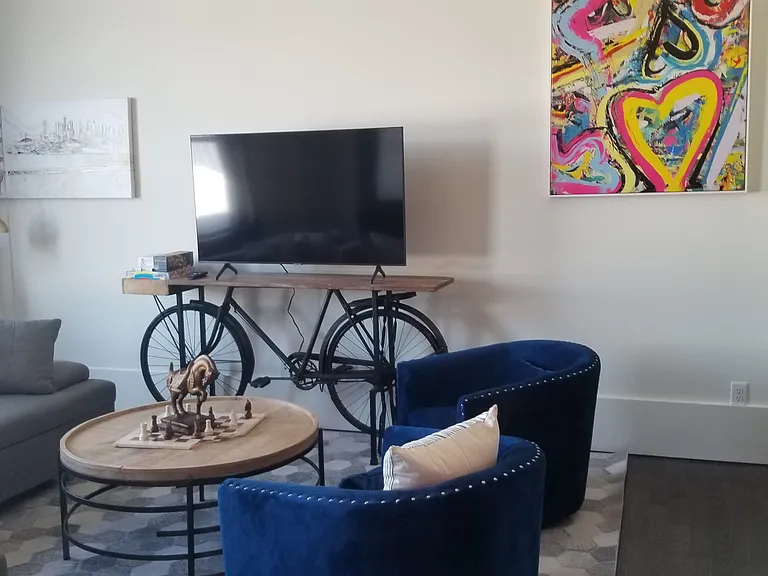 2 bed, 2.0 bath, 1600 sqft, $2,500 — Photo 11