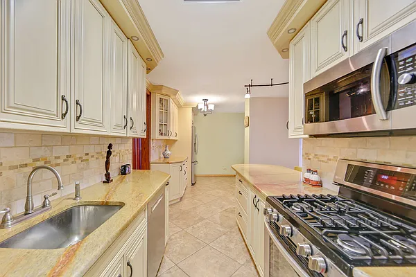 Sold by ListingMule LLC | media 28