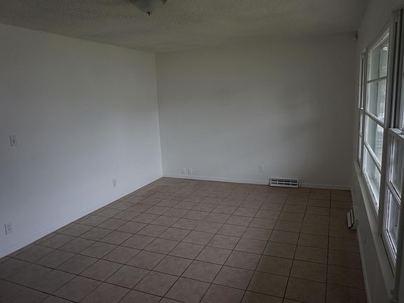4th image of 1025 Brown St