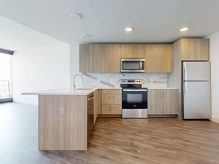 One Hundred Above the Park — Photo 405