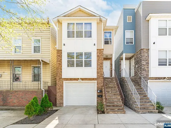 262 2nd Ave, Newark, NJ 07107