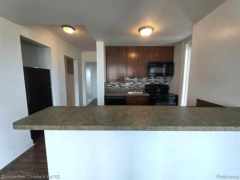 15 E Kirby St #829 — Photo 21