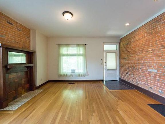 1305 Bryden Road Living R