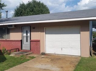 1013 N Kansas St, Springdale, AR 72764