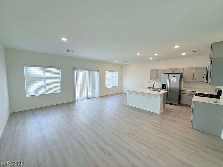 9992 Ullom Dr — Photo 2