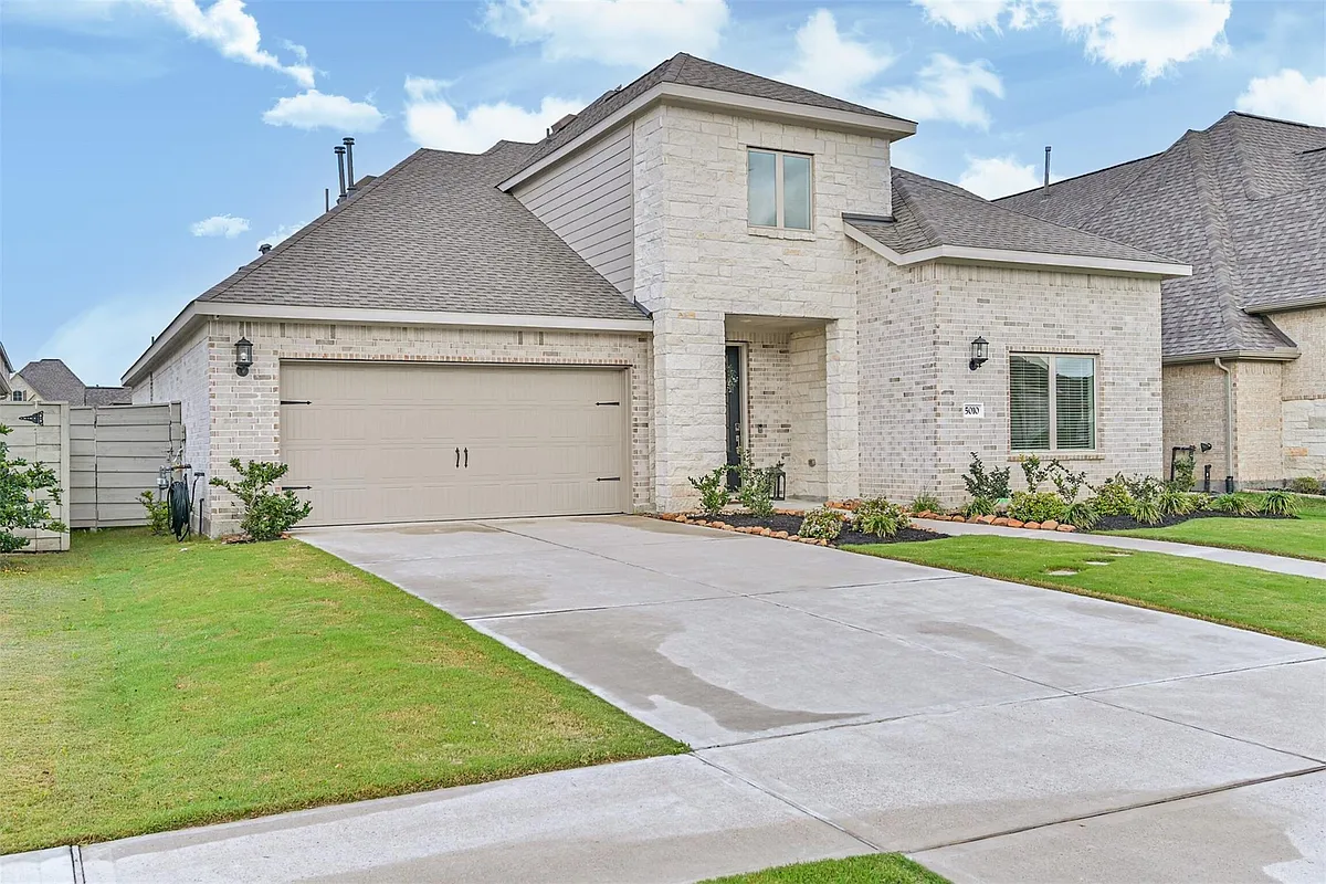 Building Photo - 5010 Walnut Grove Ln