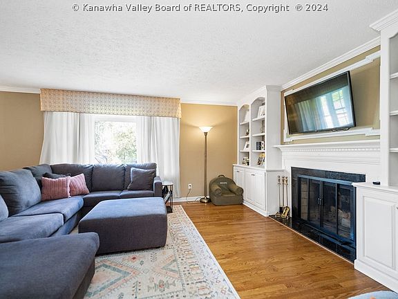 5th image of 1613 Berkshire Pl