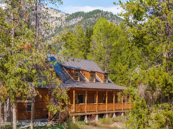 9 Pine St, Alpine, WY 83128