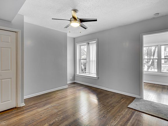 5th image of 2049 W Birchwood Ave