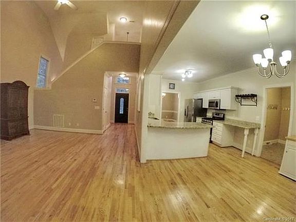 4th image of 108 Wildiris Dr #11