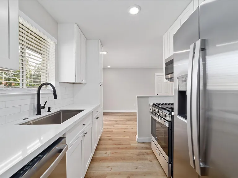 7706 Deadwood Dr — Photo 11