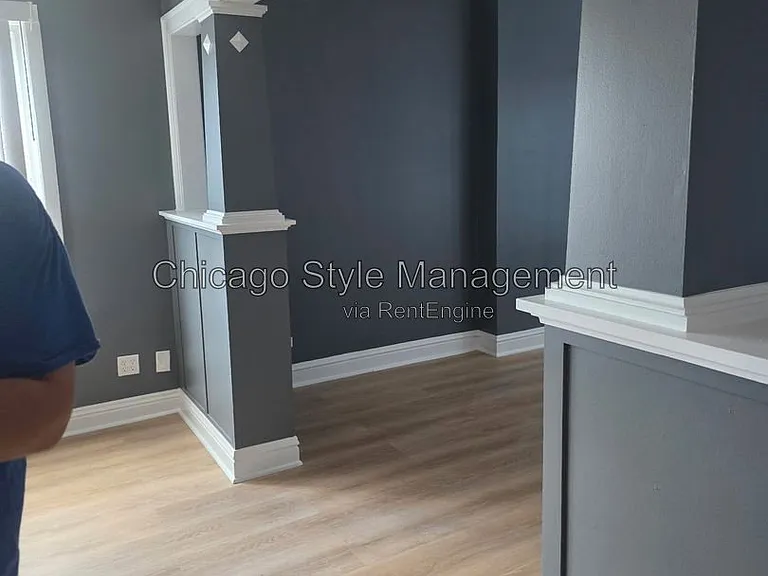 9517 S Escanaba Ave #1 — Photo 7