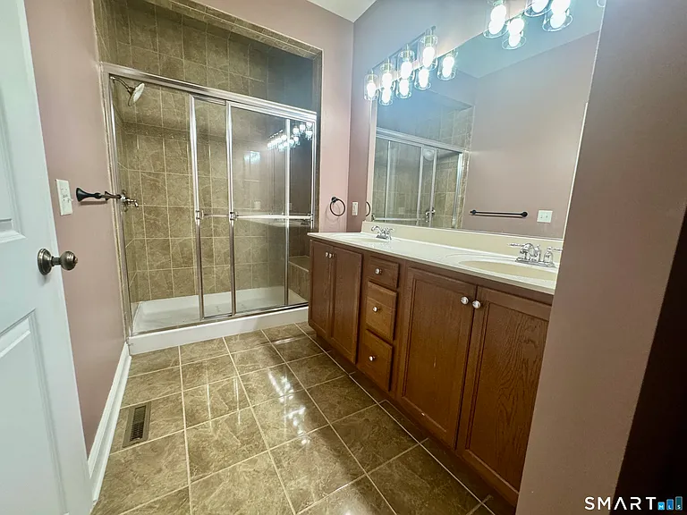 50 Lawrence Ave #50 — Photo 11