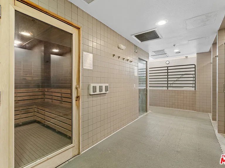 4333 Marina City Dr — Photo 29