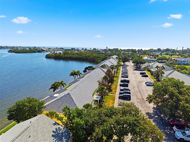 201 Pompano Dr SE #C — Photo 44