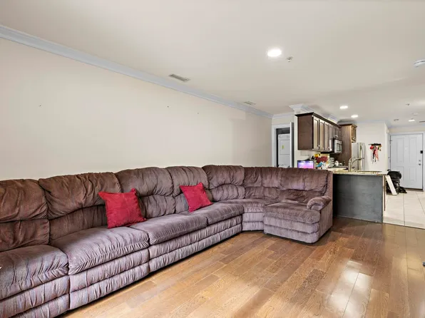 1625 Paterson Plank Road image 2 of 12